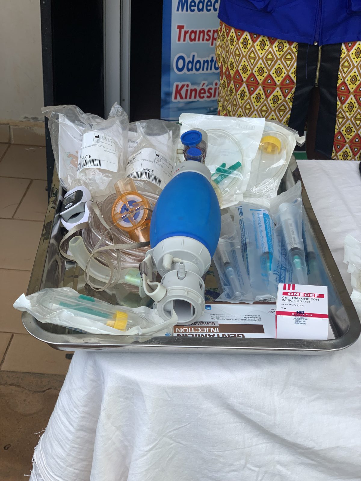 Une FOSA, un ballon d’AMBU, une formation